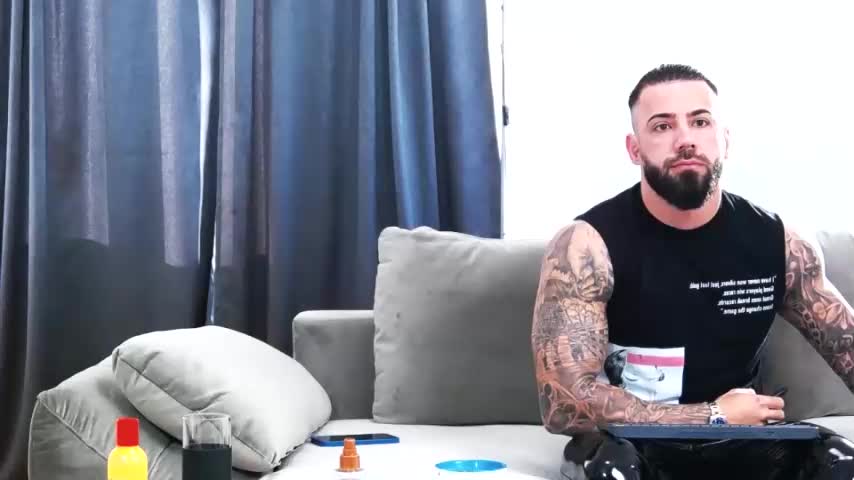 https://onlyfans.com/alex.muscle24's Live Cam