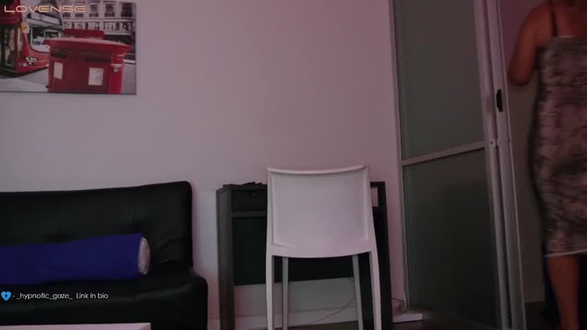 Nessy https://fans.ly/r/_Hypnotic_gaze_'s Live Cam