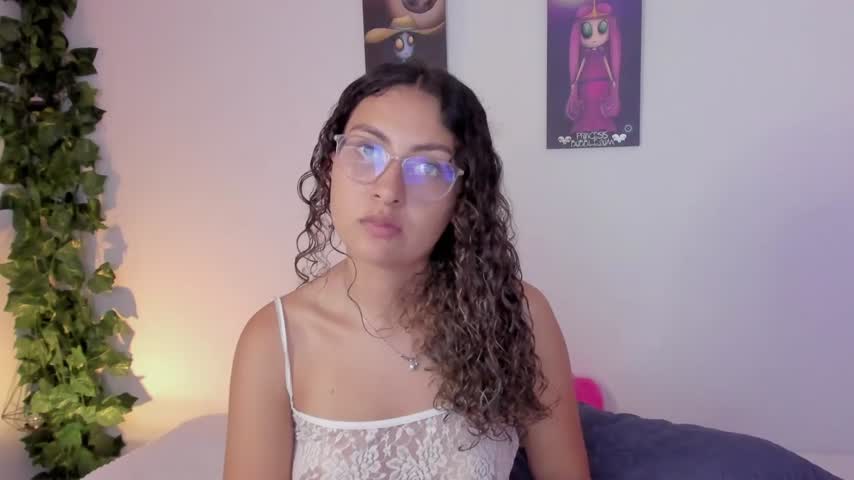 Marcy (straight hair) Dulce (curly hair)'s Live Cam