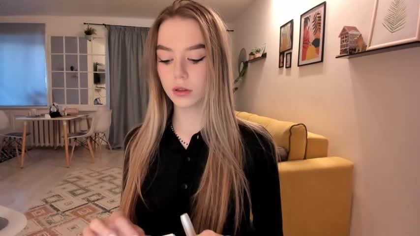 Lily 's Live Cam